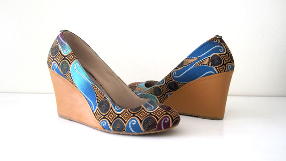 Model sepatu batik high heels terbaru